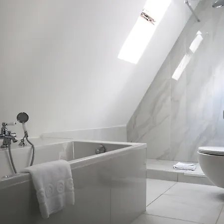 Hotel Le Pergolese Champs Elysees 4*